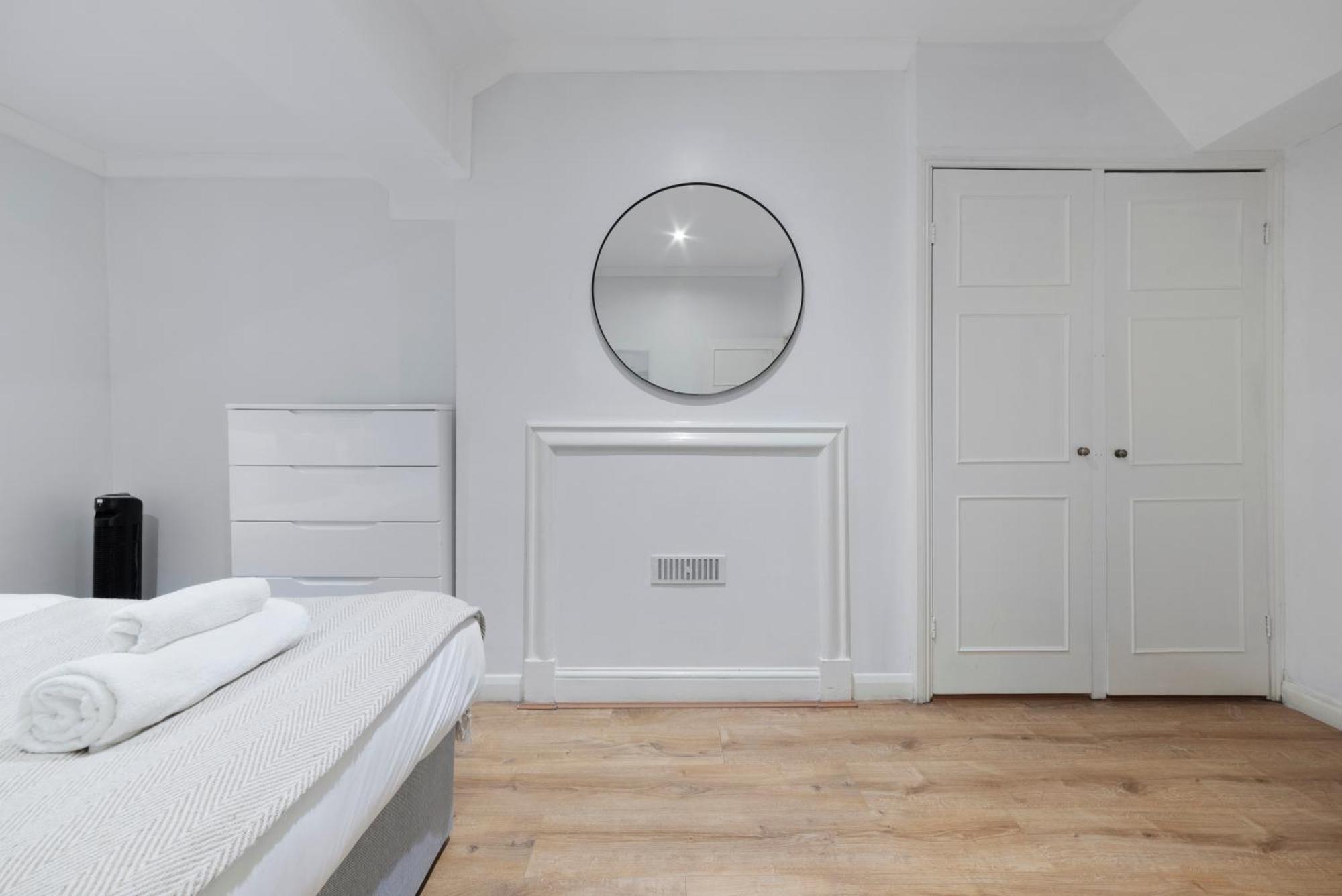 2 Bed Piccadilly Apartment 4 Лондон Экстерьер фото